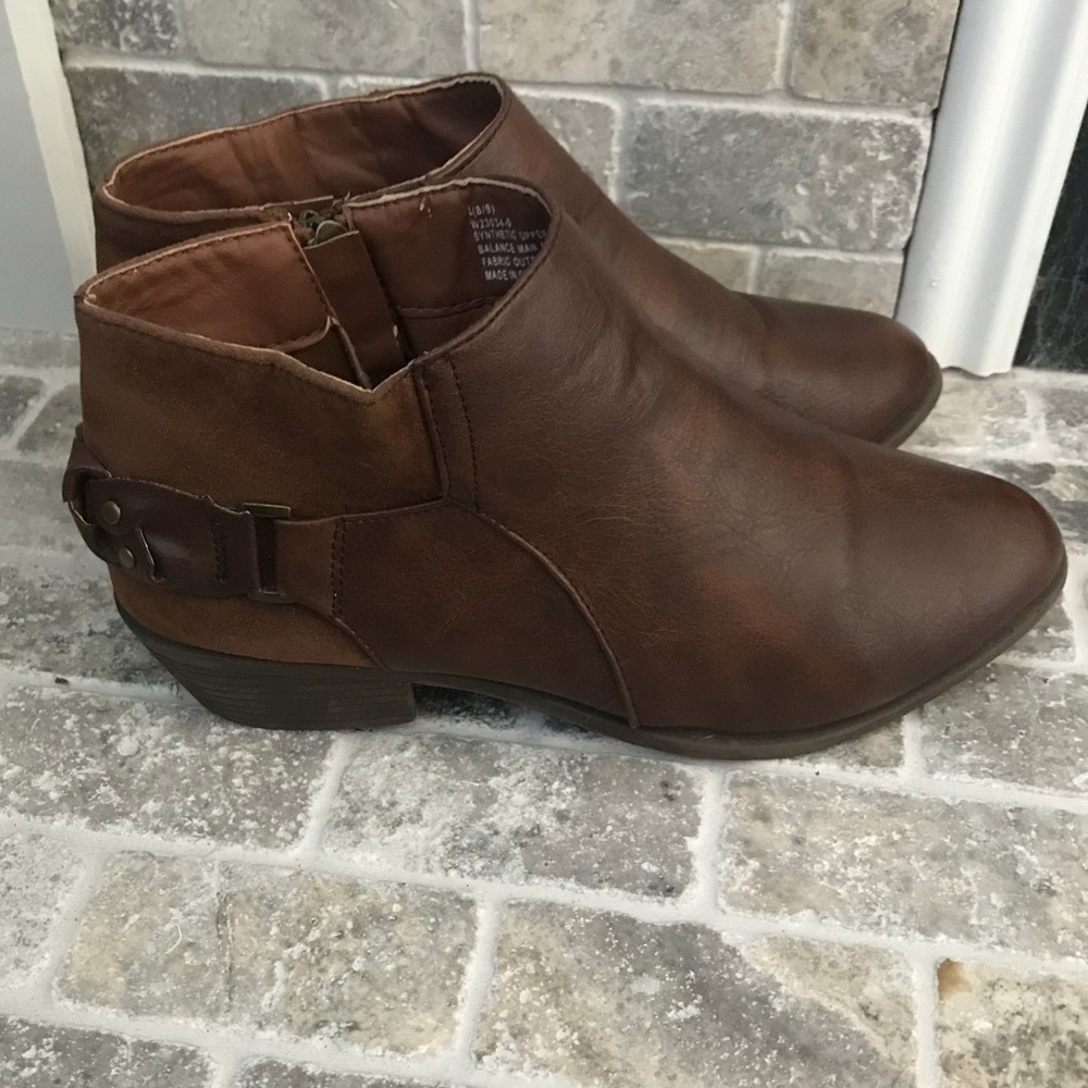 Chestnut ankle booties